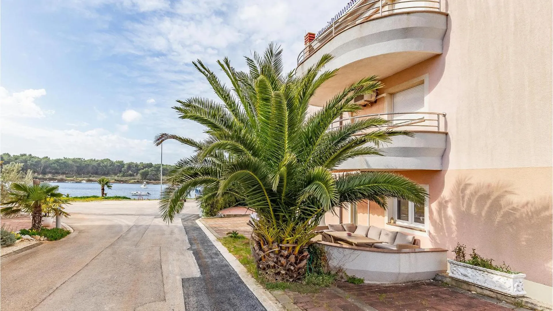 2 Bedroom Gorgeous Apartment In Medulin 0*,